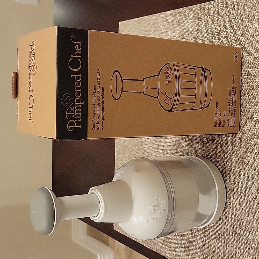 The Pampered Chef Food Chopper